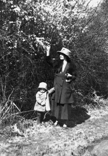 Betty and Blodwen, an Oxfordshire Lane, 1922